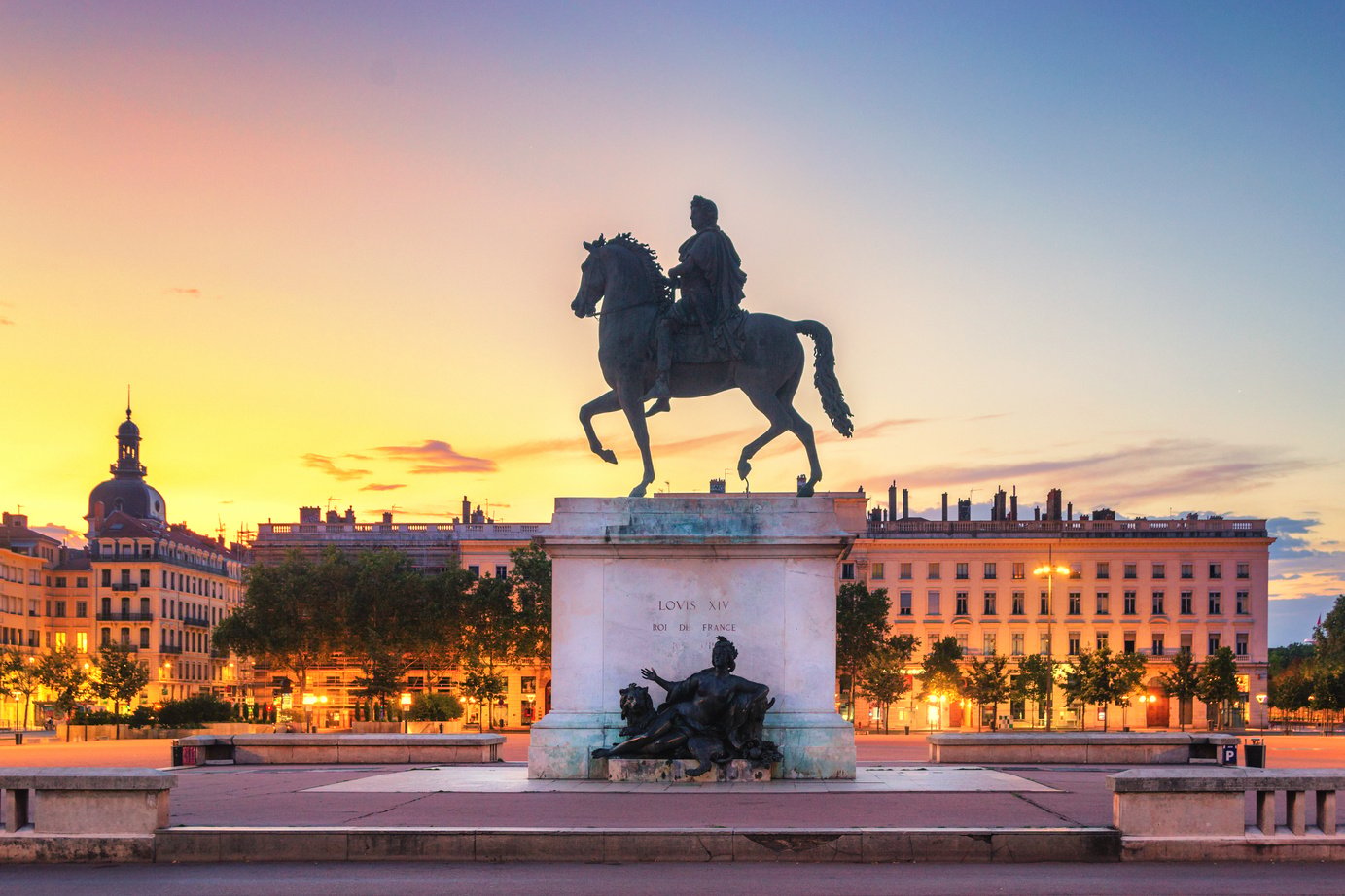 a statue of a person on a horse in front of a building
France Trip; Travel Planner; 3Day Trip Plan; Photography; Gastronomy; Paris