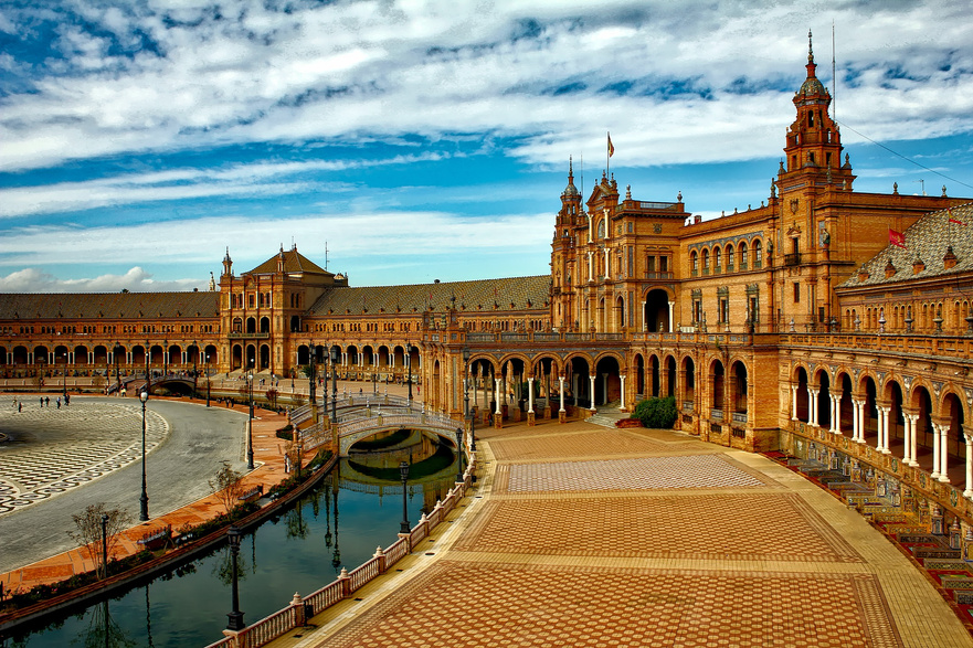 the plaza de espana in seville, spain.

Travel Planner 
3Day Trip Plan
Photography