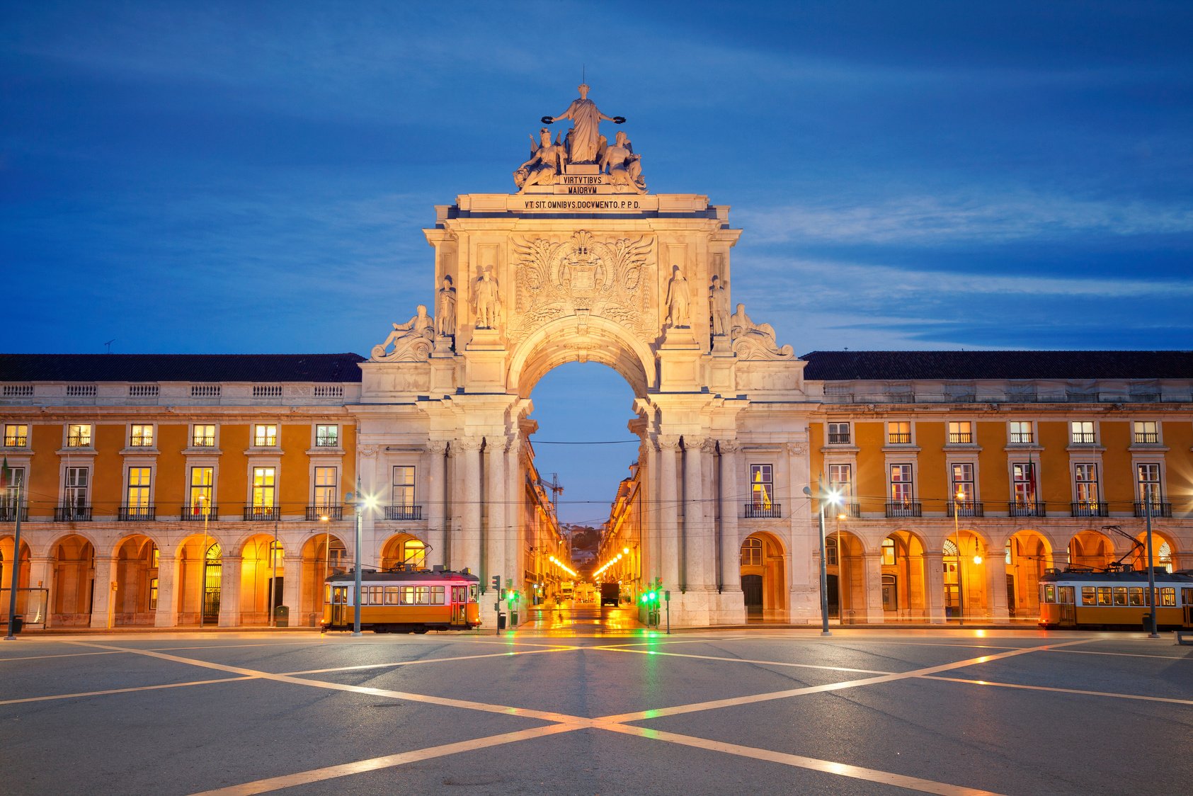 porto, lisbon, portugal at night. Terreiro do Paço.

Portugal Trip; Travel Planner; 3Day Trip Plan; Photography