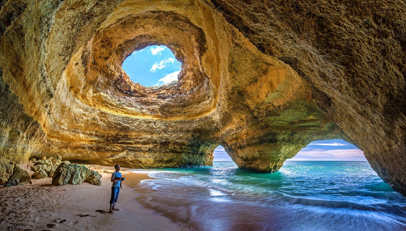 person standing in front of a cave on the beach. Algarve, Portugal.

Portugal Trip; Travel Planner; 3Day Trip Plan; Photography