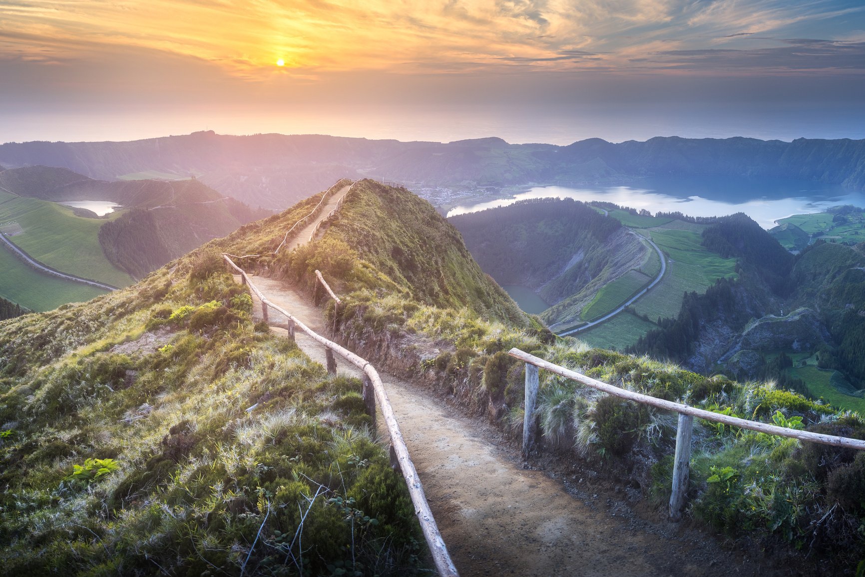 a path leading to the top of a mountain at sunset. Madeira, Portugal.

Portugal Trip; Travel Planner; 3Day Trip Plan; Photography